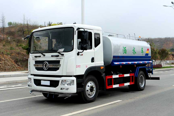 怎樣排除灑水車柴油機過早、過遲的噴油現(xiàn)象？